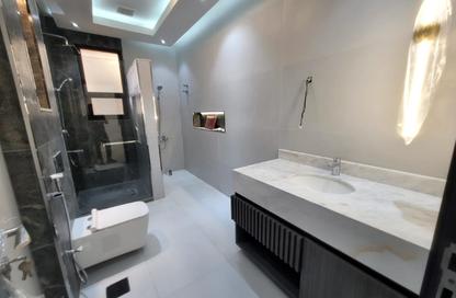 عمارة بالكامل - استوديو - 8 حمامات للبيع في الرميلة 2 - الرميلة - عجمان