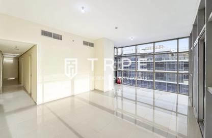 Apartment - 3 Bedrooms - 3 Bathrooms for rent in Golf Panorama B - Golf Panorama - Golf Town - DAMAC Hills - Dubai
