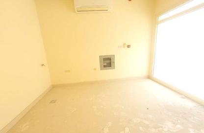 Shop - Studio - 1 Bathroom for rent in Muwaileh 3 Building - Muwaileh - Sharjah