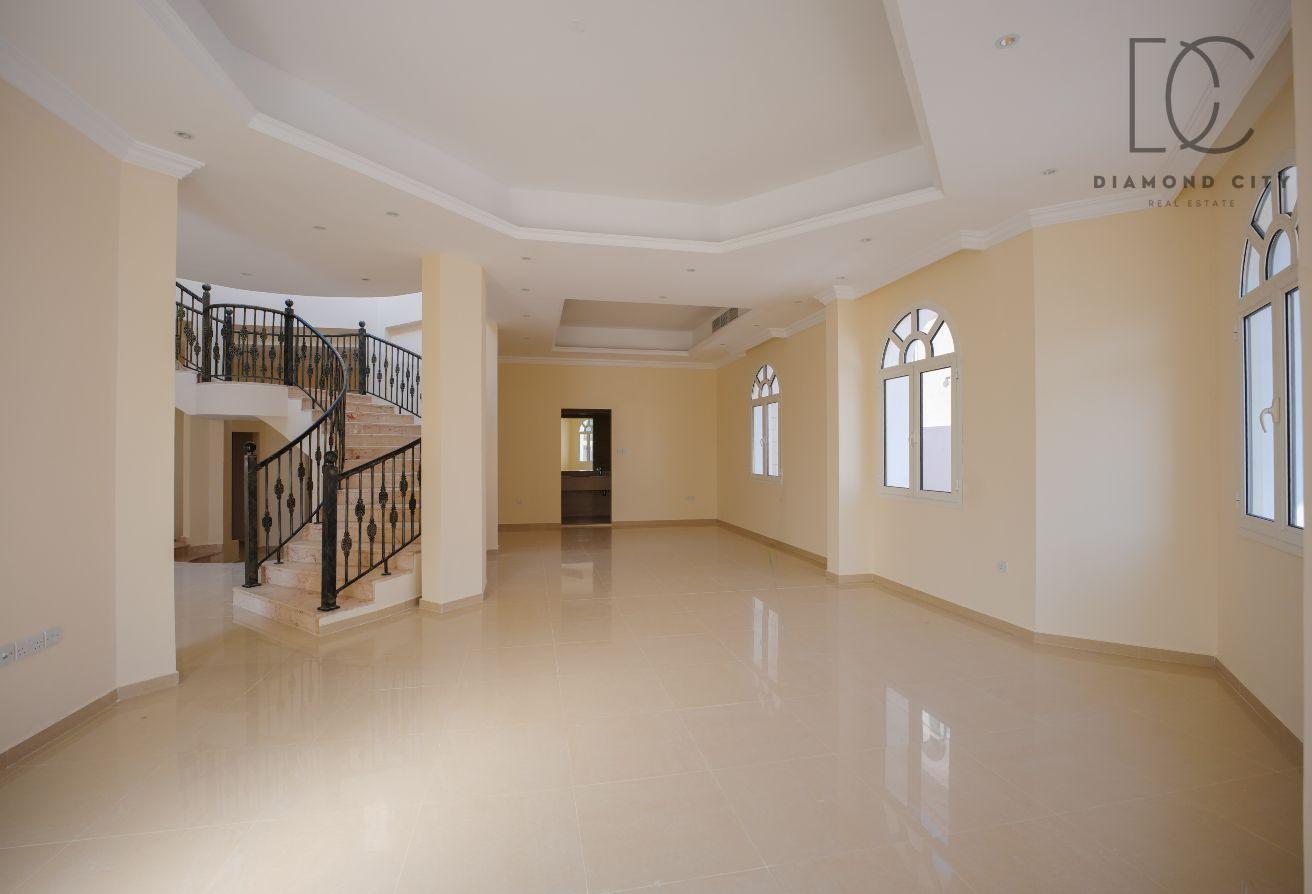 6-Bedroom Villa | Ready to Move | Prime Location photo 3