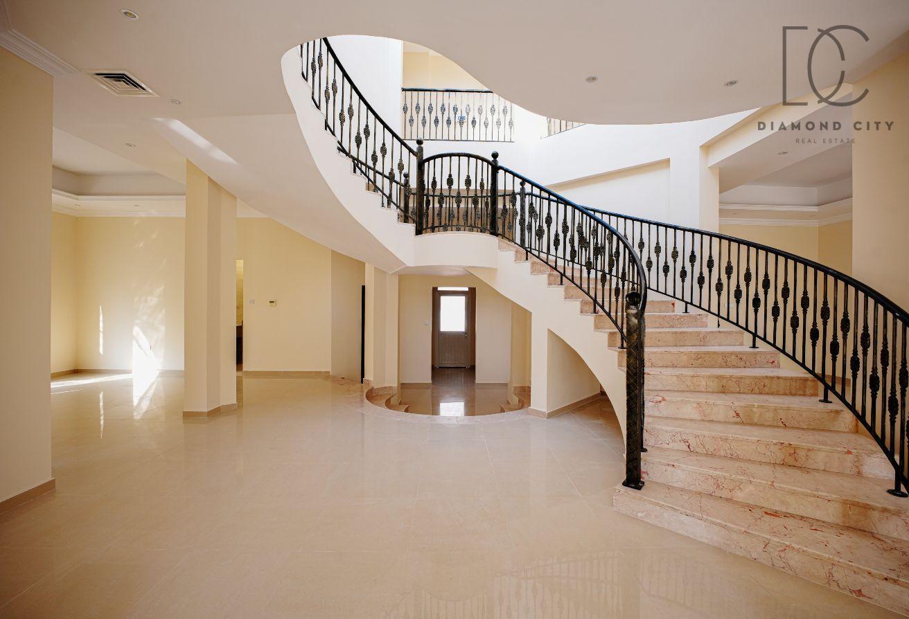 6-Bedroom Villa | Ready to Move | Prime Location photo 2