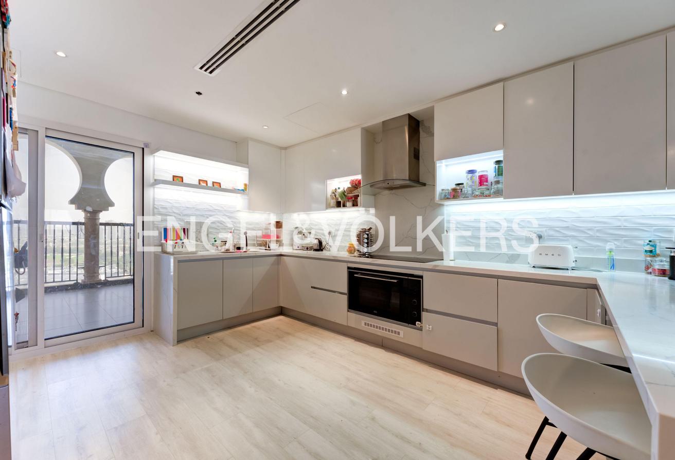 Fully Upgraded | Golf Course View | Bright photo 7