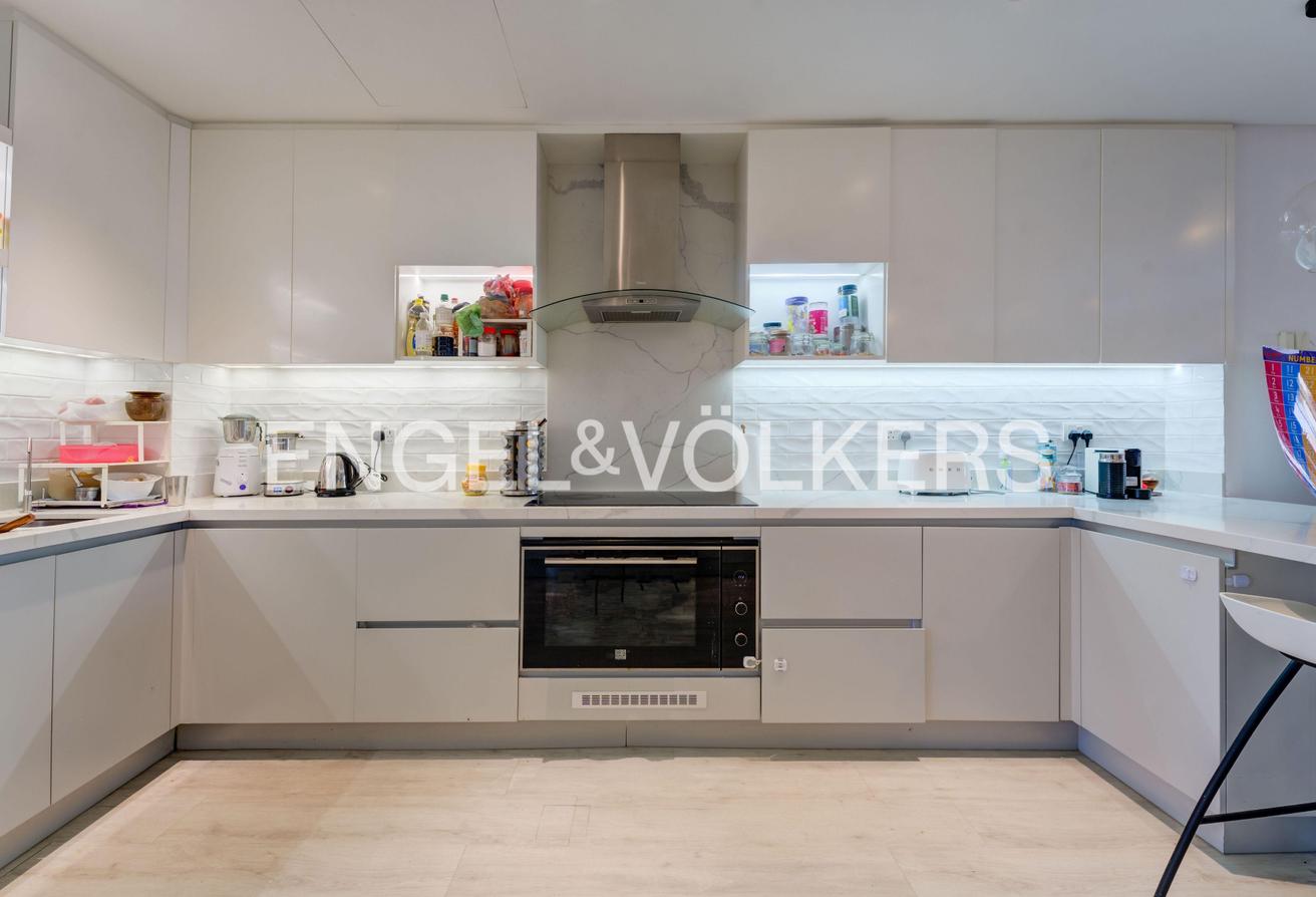 Fully Upgraded | Golf Course View | Bright photo 8