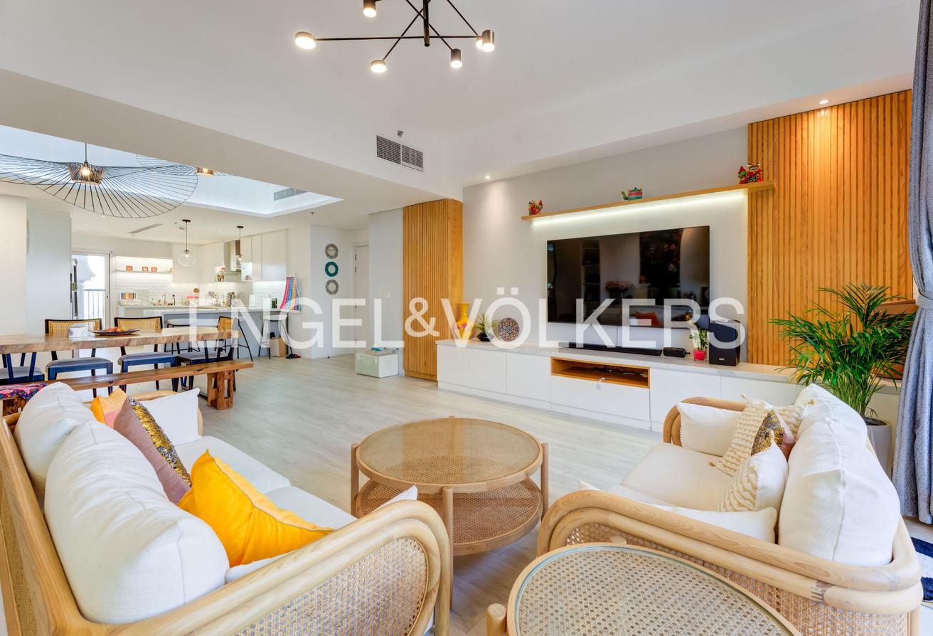 Fully Upgraded | Golf Course View | Bright photo 4