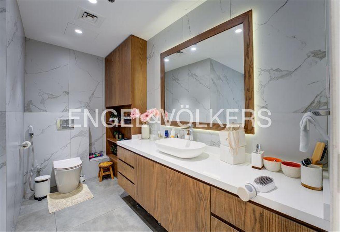 Fully Upgraded | Golf Course View | Bright photo 15