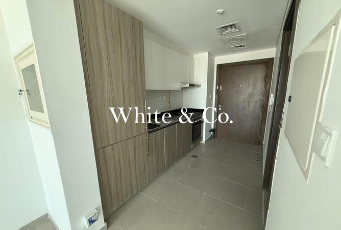 Spacious | Vacant | Built In Appliances photo 3