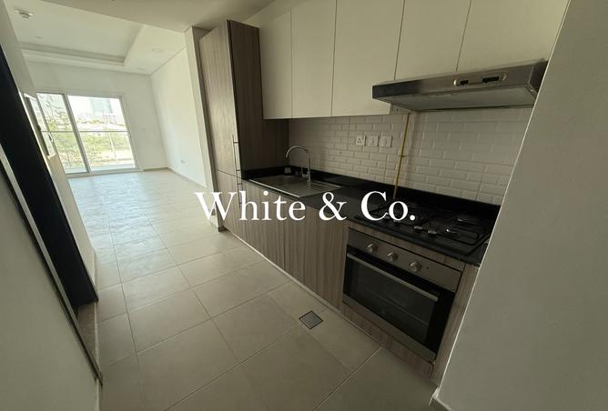 Spacious | Vacant | Built In Appliances photo 2