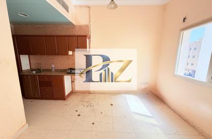 Apartment - Studio - 1 for rent in Muwailih Building - Muwaileh - Sharjah