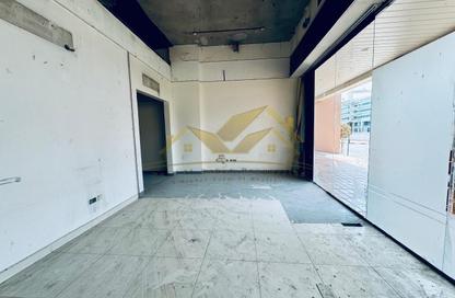 Shop - Studio for rent in Al Karama - Dubai