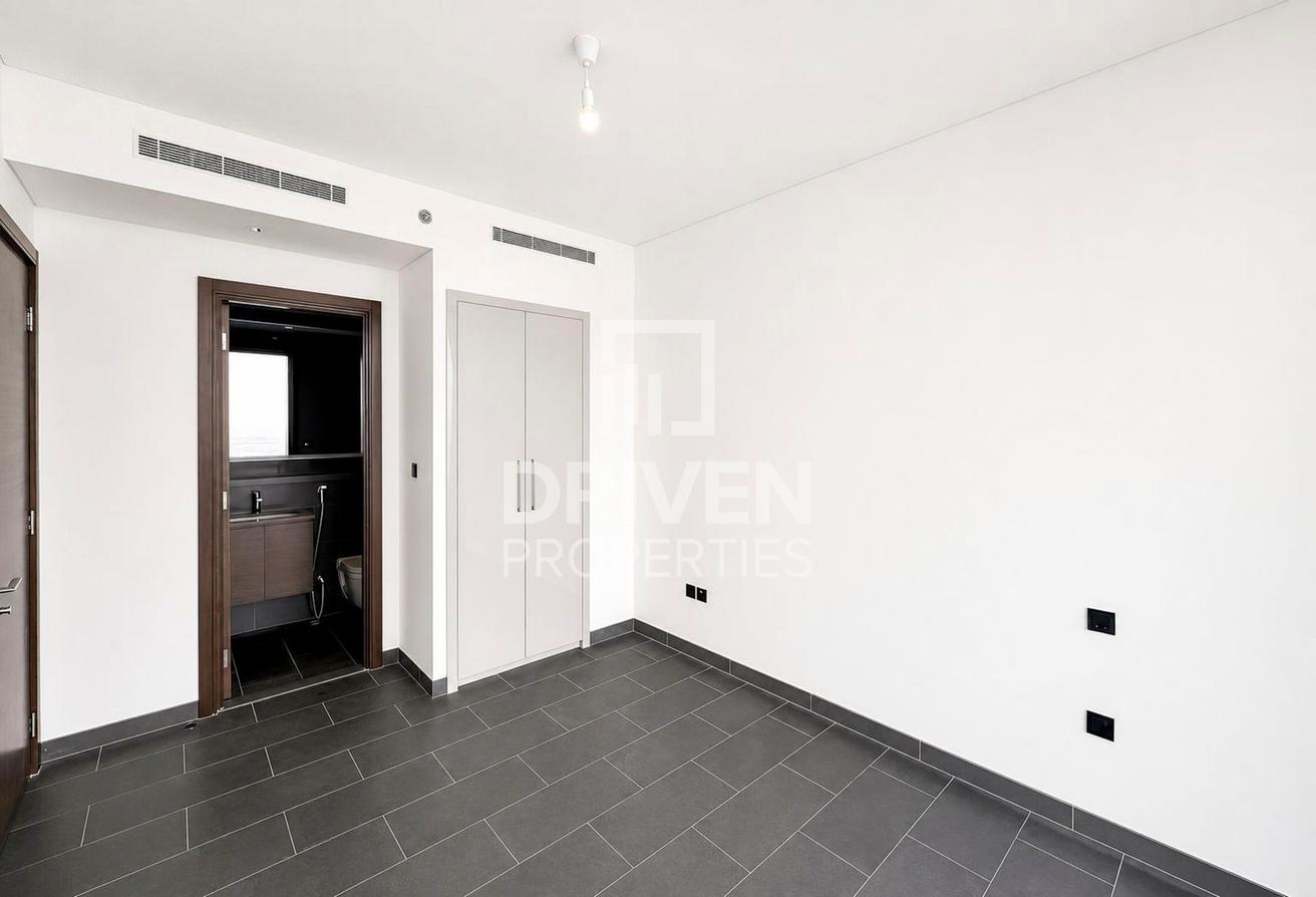 Vacant Apt | Scenic Pool View | Two Washrooms photo 3