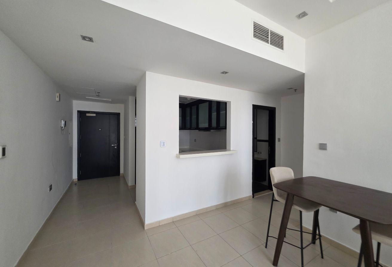 FURNISHED 1 BHK | MID FLOOR | POOL VIEW photo 6