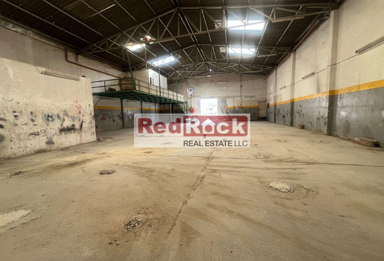 Easy Access 3700 Sqft Warehouse In Industrial 4