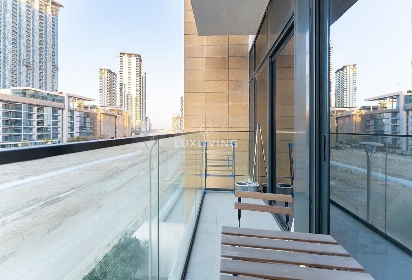 Downtown Skyline View | Fully Furnished | Vacant photo 5