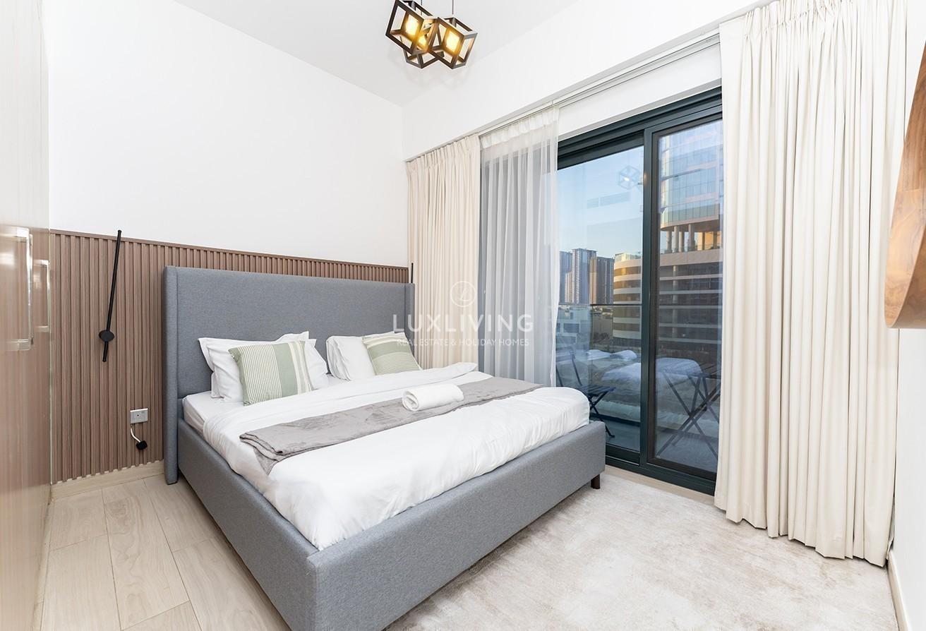Downtown Skyline View | Fully Furnished | Vacant photo 13