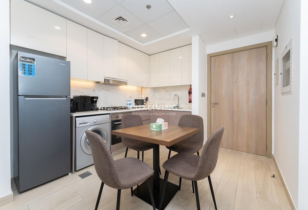 Downtown Skyline View | Fully Furnished | Vacant photo 8