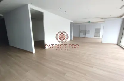 محل - استوديو - 4 حمامات للايجار في برج حديقة الشعفار - الكرامة - دبي