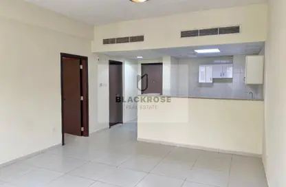 شقة - غرفة نوم - 2 حمامات للبيع في L09 مبنى - طراز يوناني - المدينة العالمية - دبي