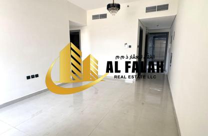 شقة - غرفة نوم - 2 حمامات للايجار في مجمع مويلح - تجارية مويلح - الشارقة شقة - غرفة نوم - 2 حمامات للايجار في مجمع مويلح - تجارية مويلح - الشارقة