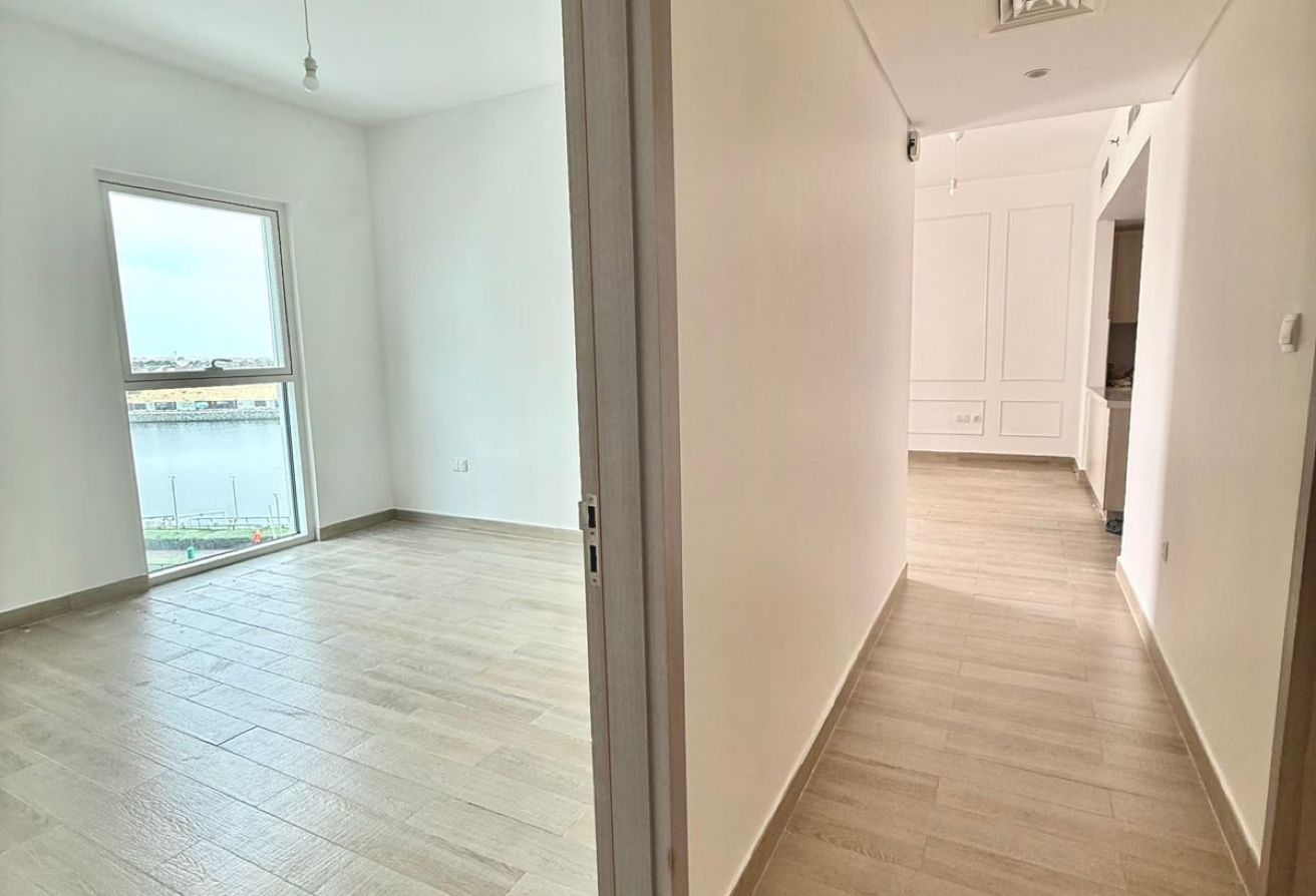 Canal & Pool View | Elegant 2BR | Ideal Location