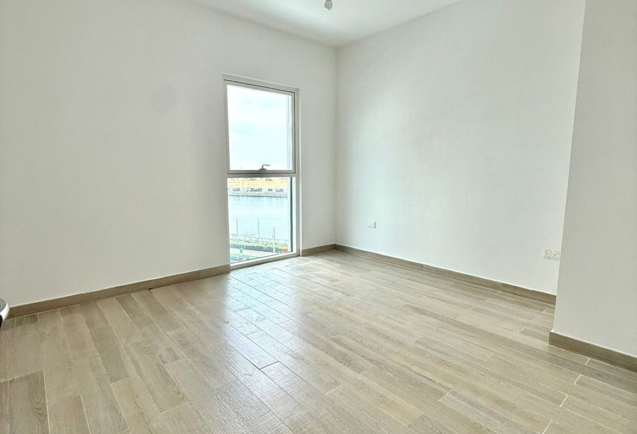Canal & Pool View | Elegant 2BR | Ideal Location