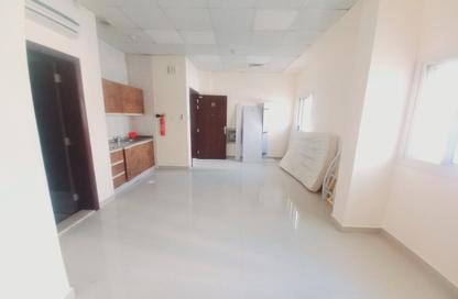 Apartment - Studio - 1 Bathroom for rent in Fire Station Road - Muwaileh - Sharjah Apartment - Studio - 1 Bathroom for rent in Fire Station Road - Muwaileh - Sharjah