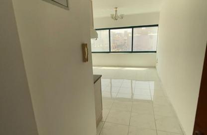 Apartment - Studio - 1 Bathroom for rent in Crystal Plaza - Al Majaz 1 - Al Majaz - Sharjah