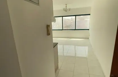 شقة - 1 حمام للايجار في كريستال بلازا - المجاز 1 - المجاز - الشارقة