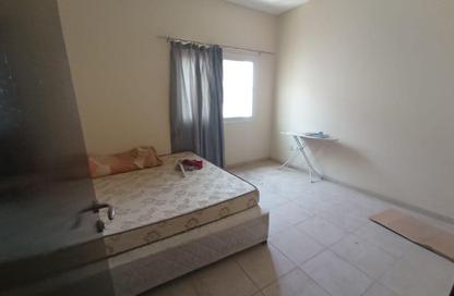 Apartment - 2 Bedrooms - 2 Bathrooms for rent in Al Qulaya'ah - Al Sharq - Sharjah