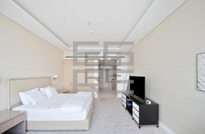 Apartment - Studio - 1 for rent in The Palm Tower - Palm Jumeirah - Dubai