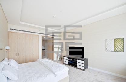 Apartment - Studio - 1 for rent in The Palm Tower - Palm Jumeirah - Dubai