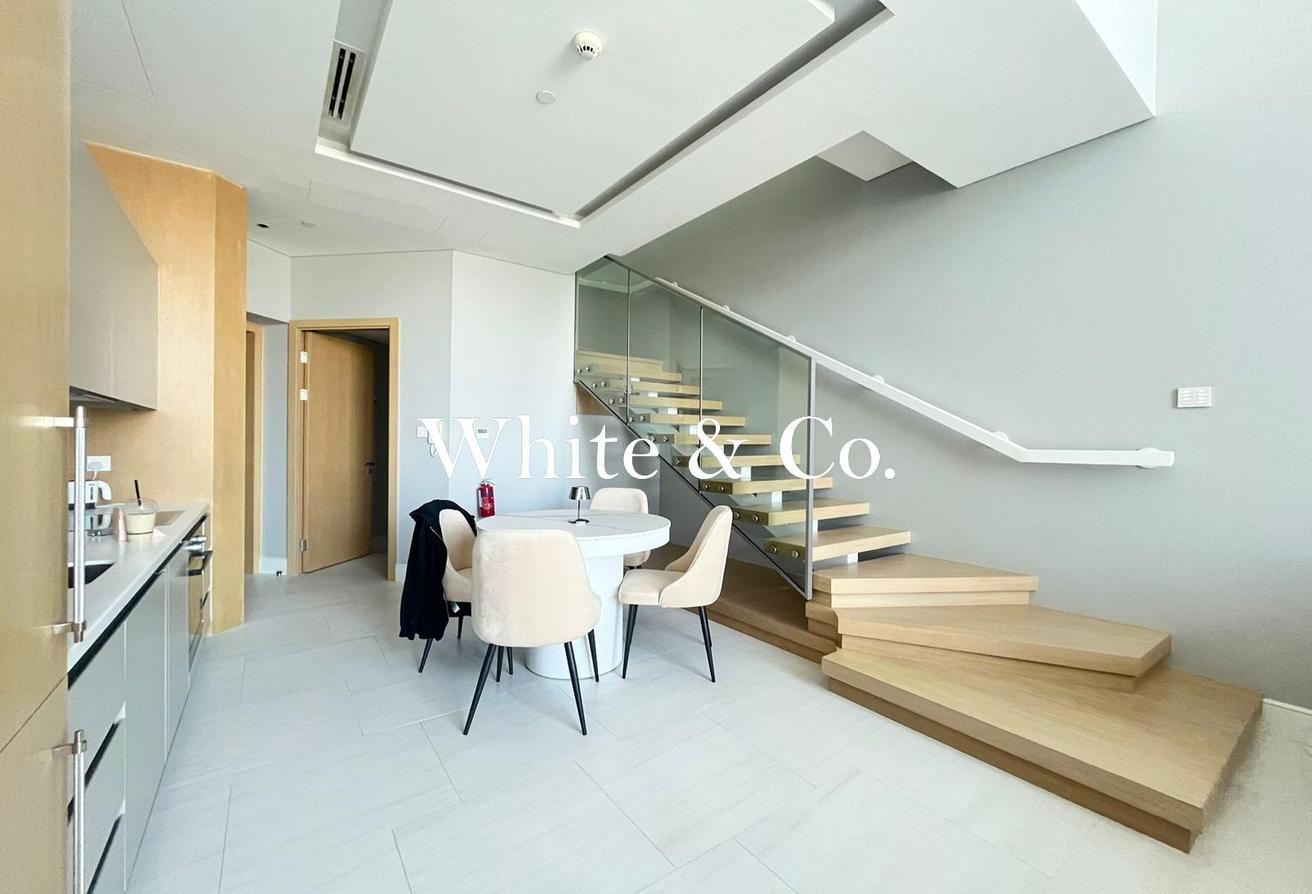 VACANT NOW | LOFT LAYOUT | HIGHEST FLOOR photo 3