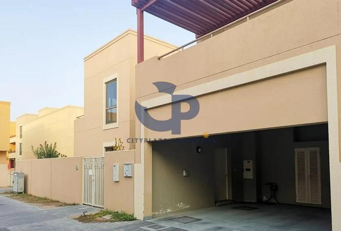 فيلا 4 غرف نوم للبيع بمساحة 4324 قدم مربع
