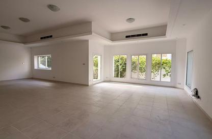 Villa - 5 - 5 for rent in Jumeirah 1 - Jumeirah - Dubai