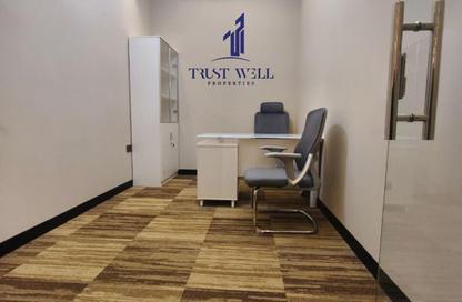 Business Centre - Studio - 4 Bathrooms for rent in Dar Al Salam Building - Corniche Road - Abu Dhabi