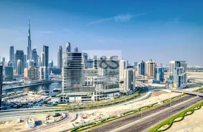 شقة - 1 حمام للايجار في رأسًا على عقب - الخليج التجاري - دبي