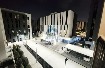 شقة - غرفة نوم - 2 حمامات للايجار في إيست فييليدج - الجادة - الشارقة