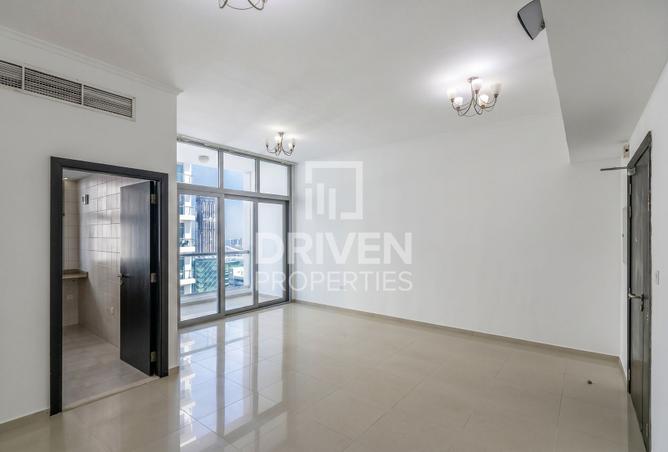 Spacious Unit | High Floor | Well Maintained photo 2