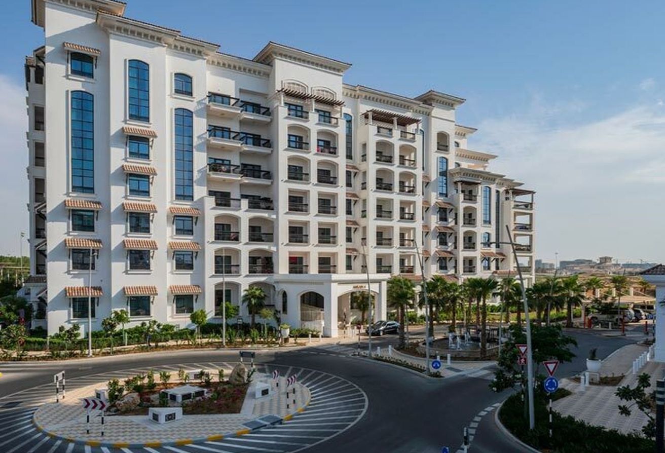 Spacious Apartment | 2 Balconies | Laundry Room