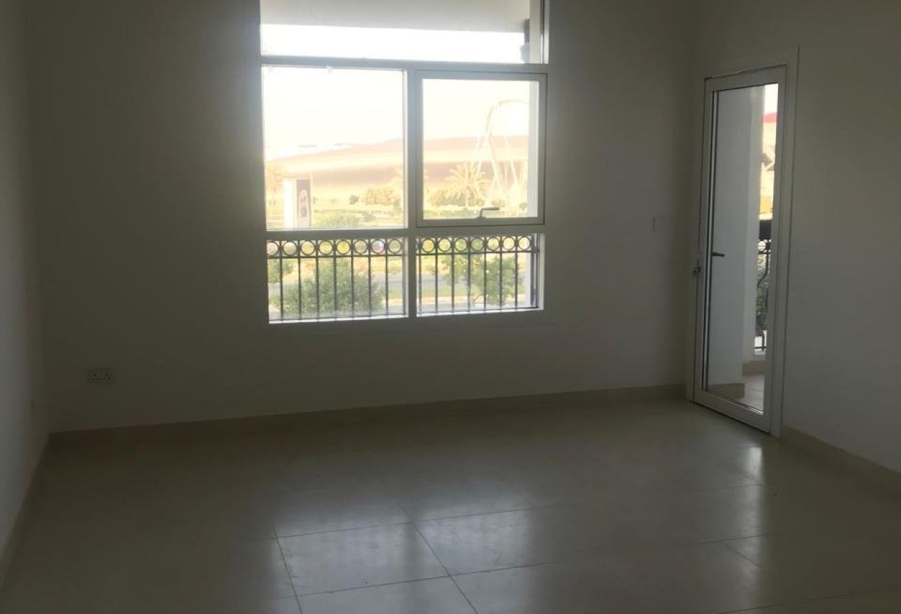 Spacious Apartment | 2 Balconies | Laundry Room