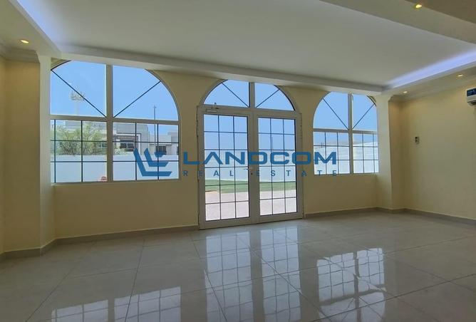 Single Storey 4BR Family Villa | Fully Independent| Outside Majlis photo 3