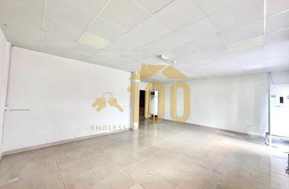 Shop - Studio - 1 Bathroom for rent in Building Z02 - England Cluster - International City - Dubai