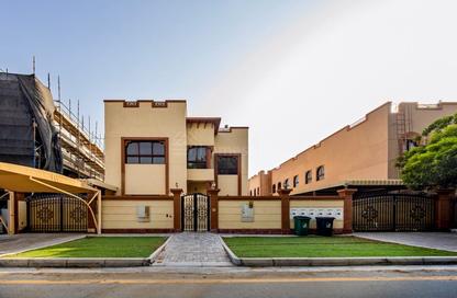 Villa - 4 - 6 for rent in Al Safa 2 Villas - Al Safa 2 - Al Safa - Dubai