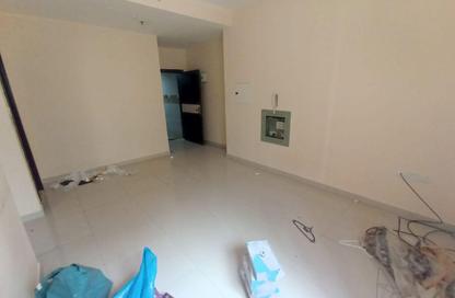 Apartment - 1 Bedroom - 2 Bathrooms for rent in Al Taawoon Tower 1 - Al Taawoon Towers - Al Khan - Sharjah