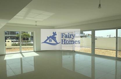Townhouse - 3 Bedrooms - 3 Bathrooms for rent in Victoria 2 - Victoria - Damac Hills 2 - Dubai Townhouse - 3 Bedrooms - 3 Bathrooms for rent in Victoria 2 - Victoria - Damac Hills 2 - Dubai