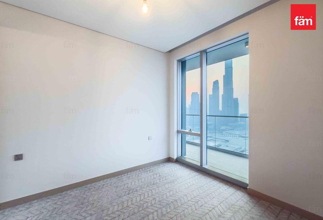 Vacant | Burj Khalifa View | Unfurnished photo 9