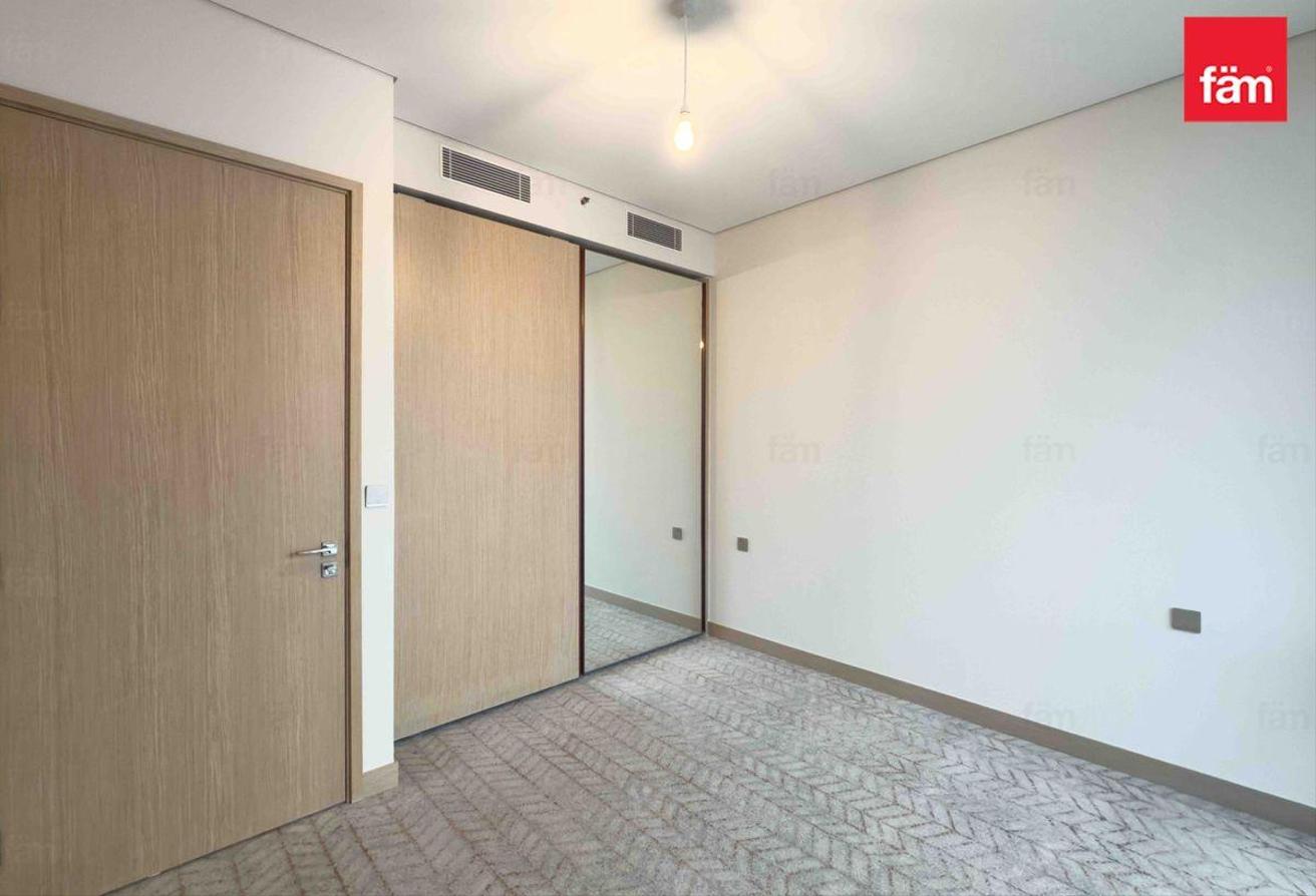 Vacant | Burj Khalifa View | Unfurnished photo 19