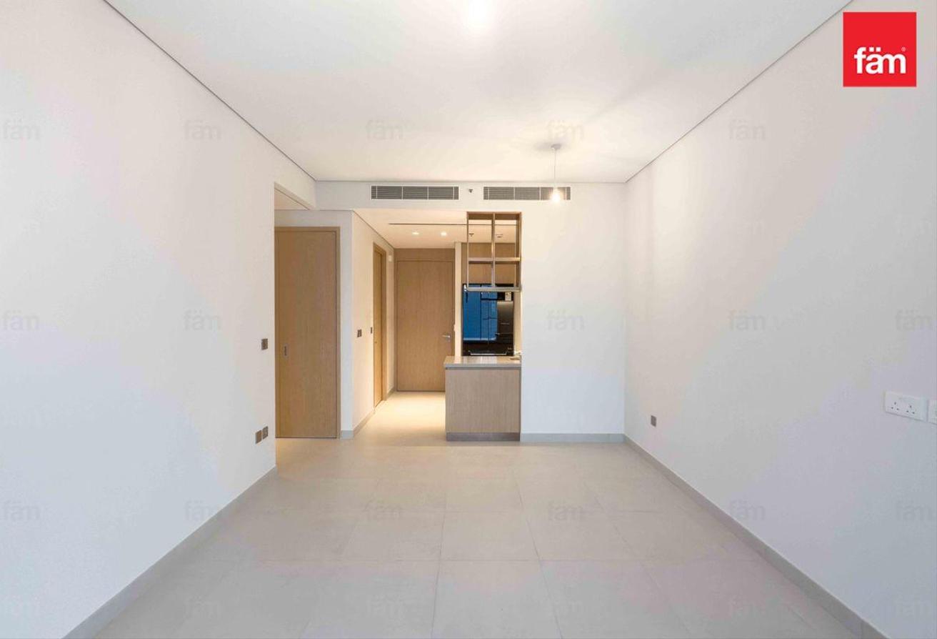 Vacant | Burj Khalifa View | Unfurnished photo 3