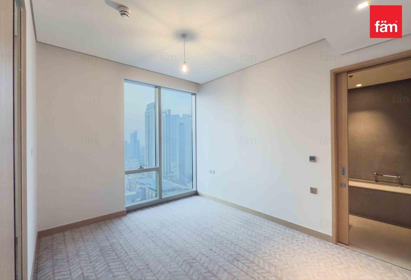 Vacant | Burj Khalifa View | Unfurnished photo 5