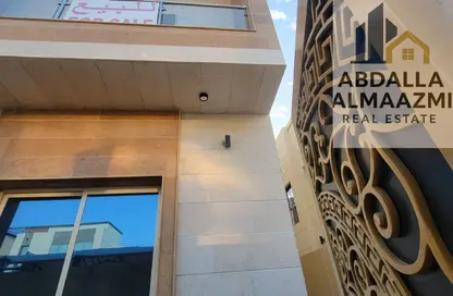 فيلا - 5 غرف نوم - 5 حمامات للبيع في الزاهية - عجمان