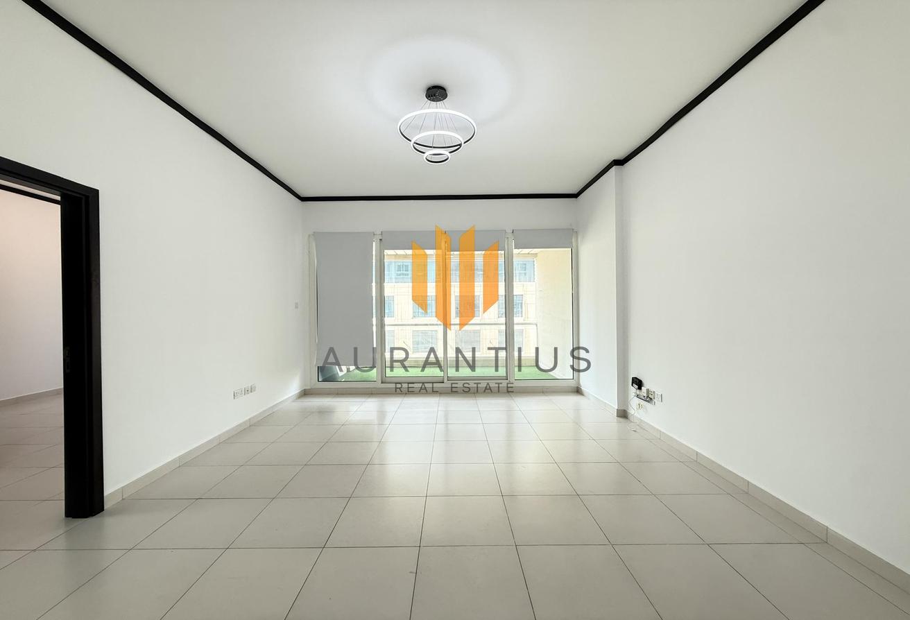 Chiller Free| White Goods| Vacant| Spacious 1BR photo 2